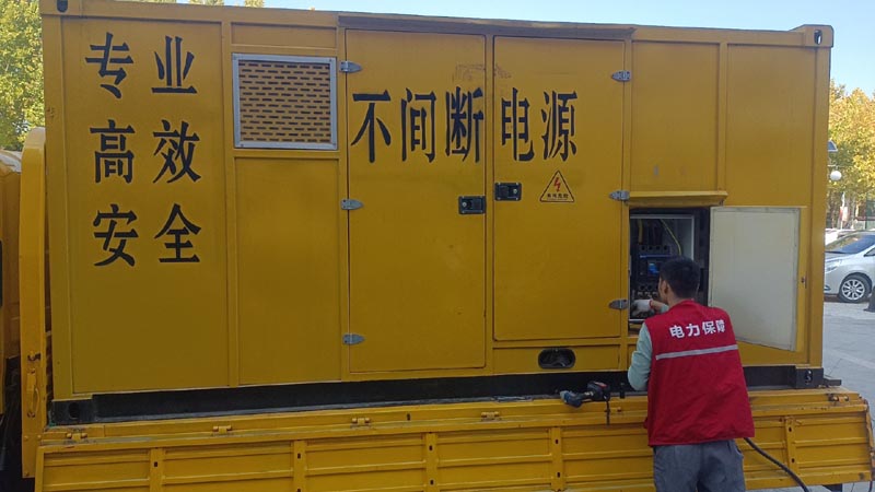 密山柴油发电机组和UPS电源配合使用时，如何避免切换过程中的电力中断？